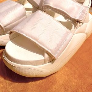 UGG Cloud Sandals